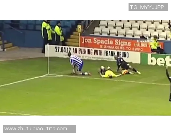 足球场上的搞笑瞬间让你捧腹大笑的幽默视频短片合集